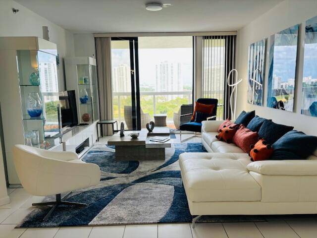 Experience sophisticated urban living in this luxury high rise residence in the heart of Aventura.