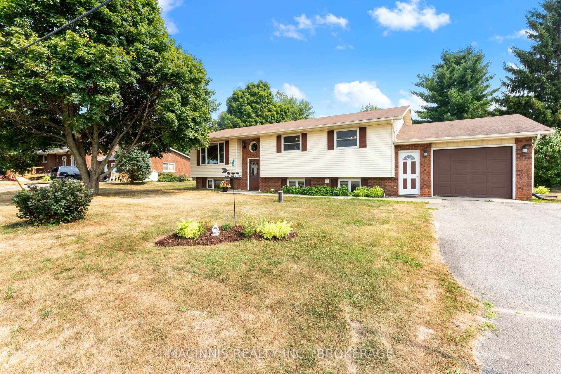 Incredible value in the heart of Seeley's Bay !