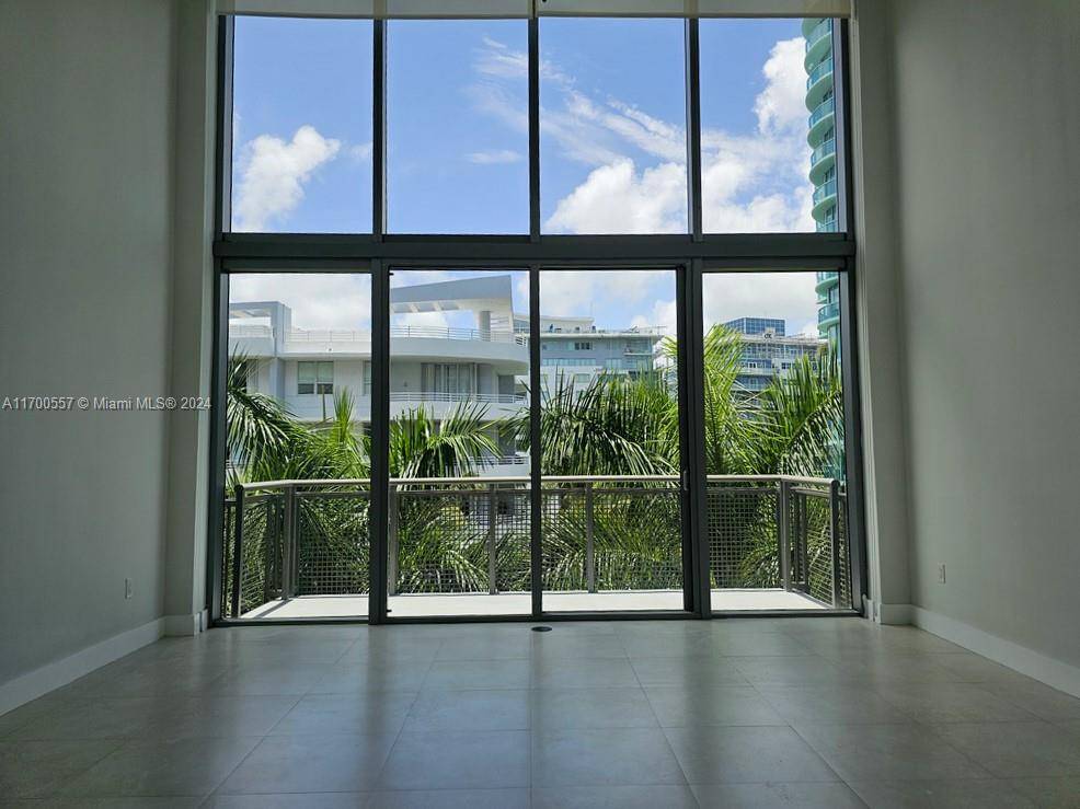 Beautiful one story loft unit in Terra Beachside !