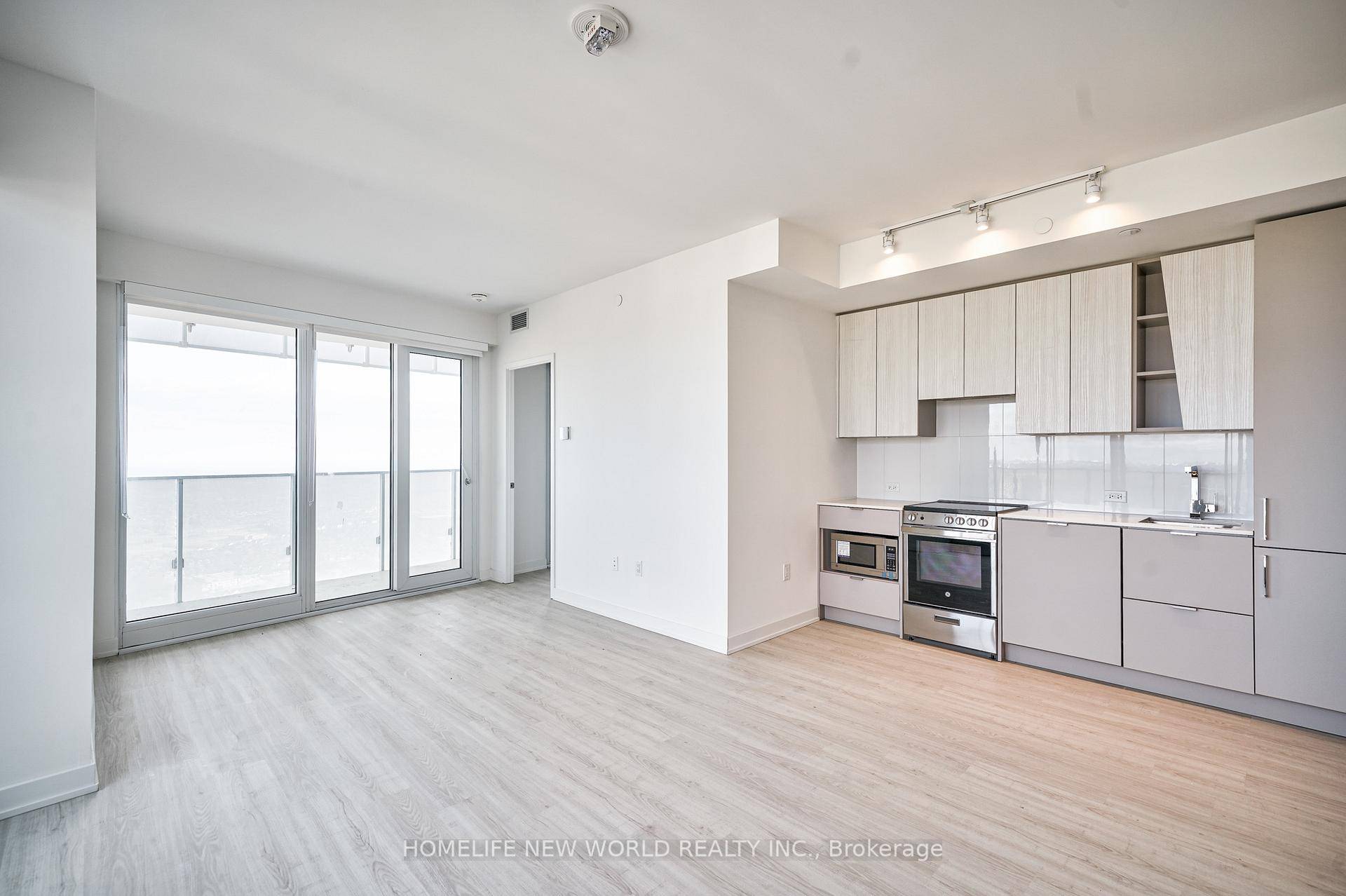 Location ! ! ! Presenting a brand new sun filled corner unit, MCity 2 offers a stunning 2 1Den interior space, complemented by a spacious balcony, providing an unobstructed view ...