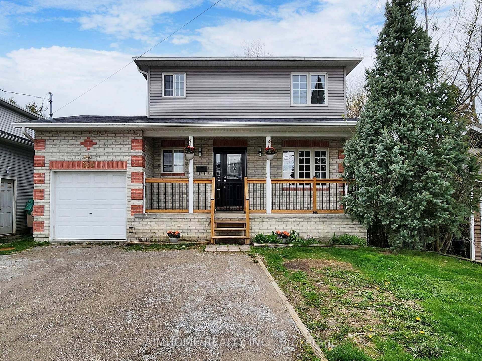 Client RemarksStunning Bright, new renovated Modern 1602 Sqsf from Mac house In The Heart Of Keswick and local Strategic Growth area.