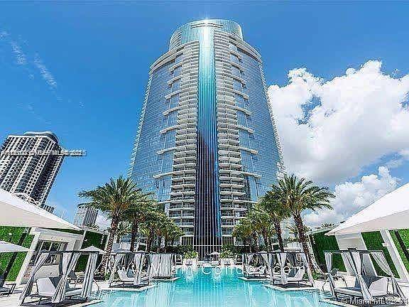 Experience elevated living at Paramount Miami Worldcenter, the tower celebrated as the building with the most amenities in the world.