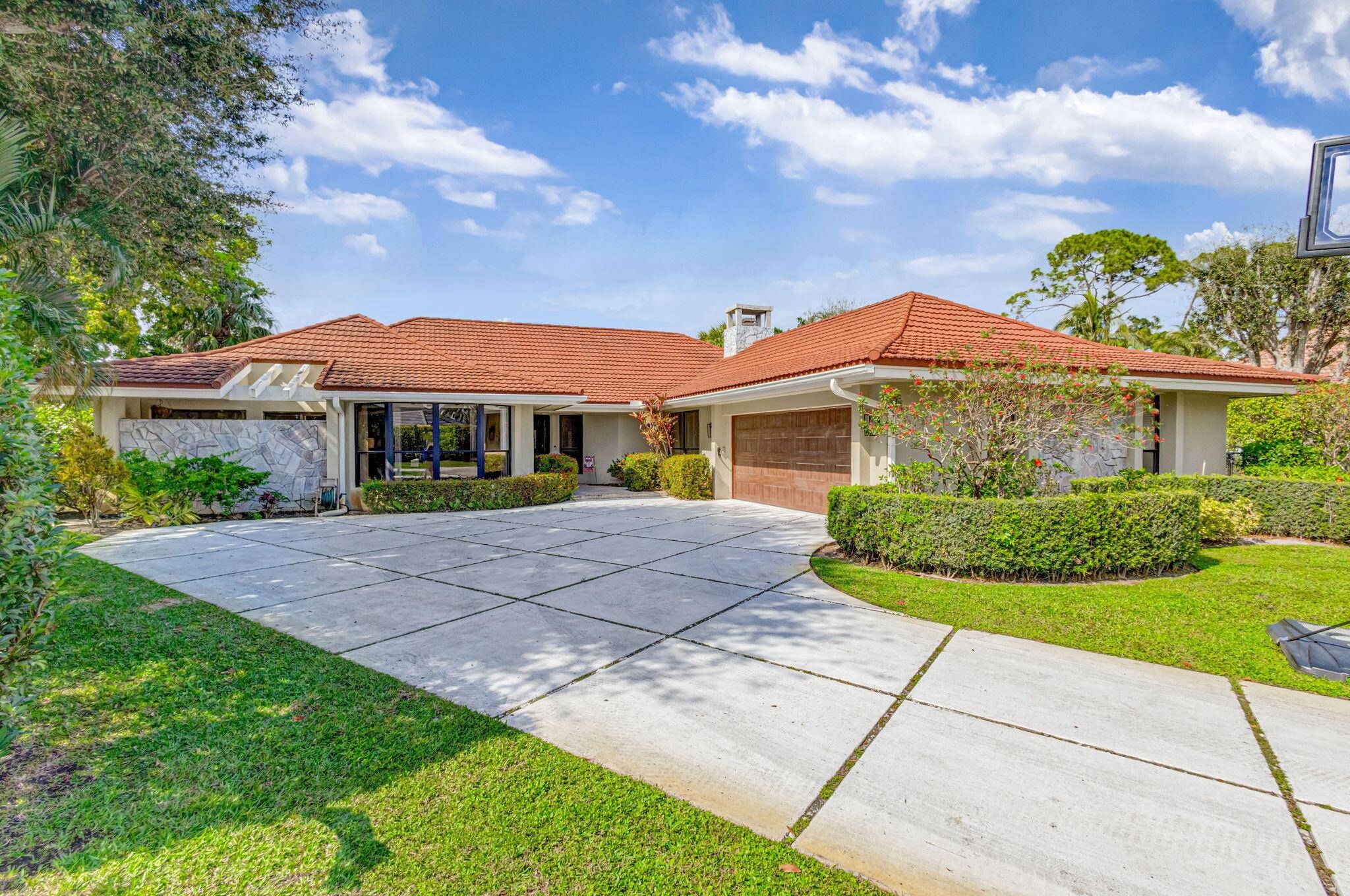 Great opportunity to live in the prestigious gated community of PGA National in the desirable Marlwood Estates section.