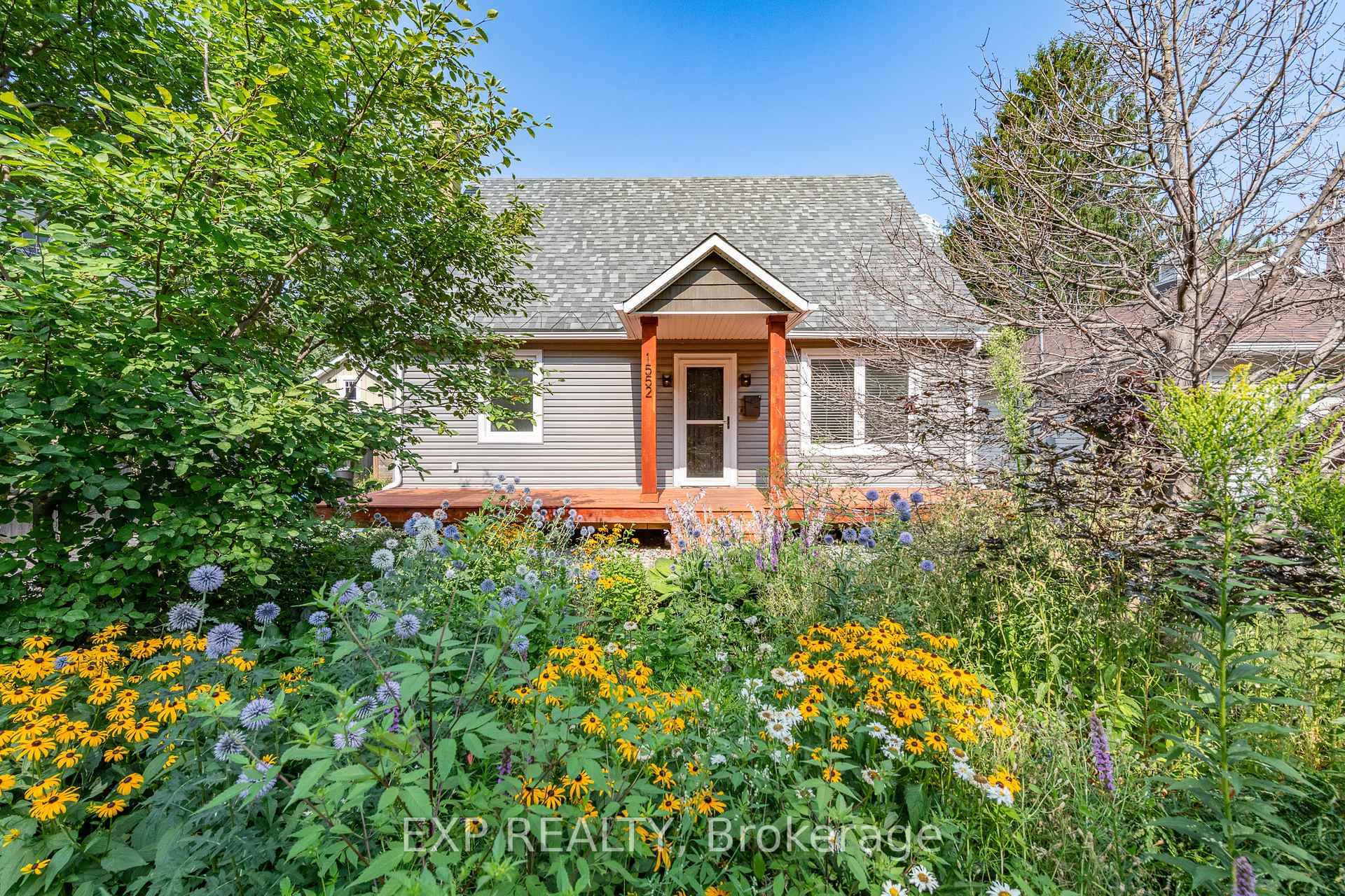Welcome to 1552 Caledon St in Riverview Park !