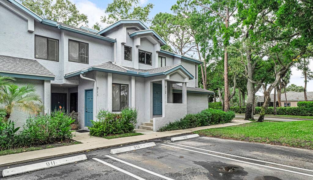 Beautifully updated condo is a true gem !