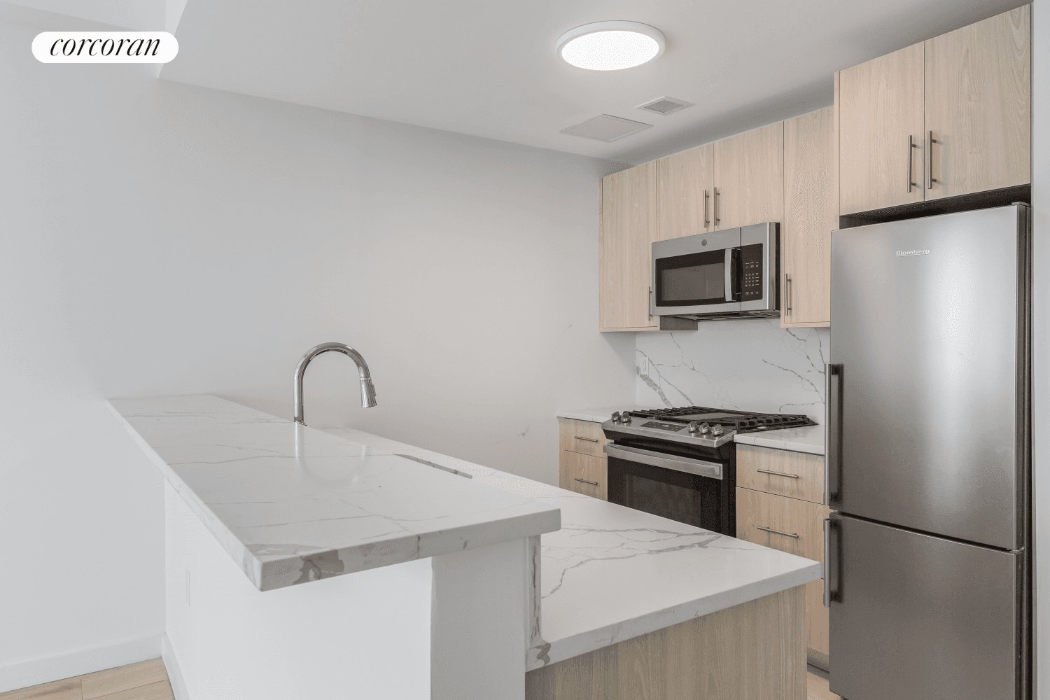 High floor 1BR Balcony W D Kitchen Island Panoramic sunrise view.