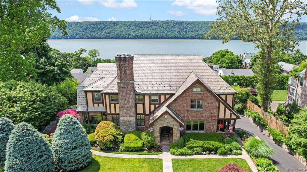 Year round Hudson River views and endless sunsets over the Palisades !