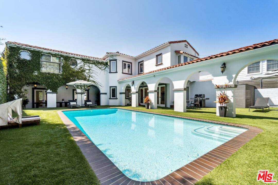 956  S Longwood Ave 4BR La