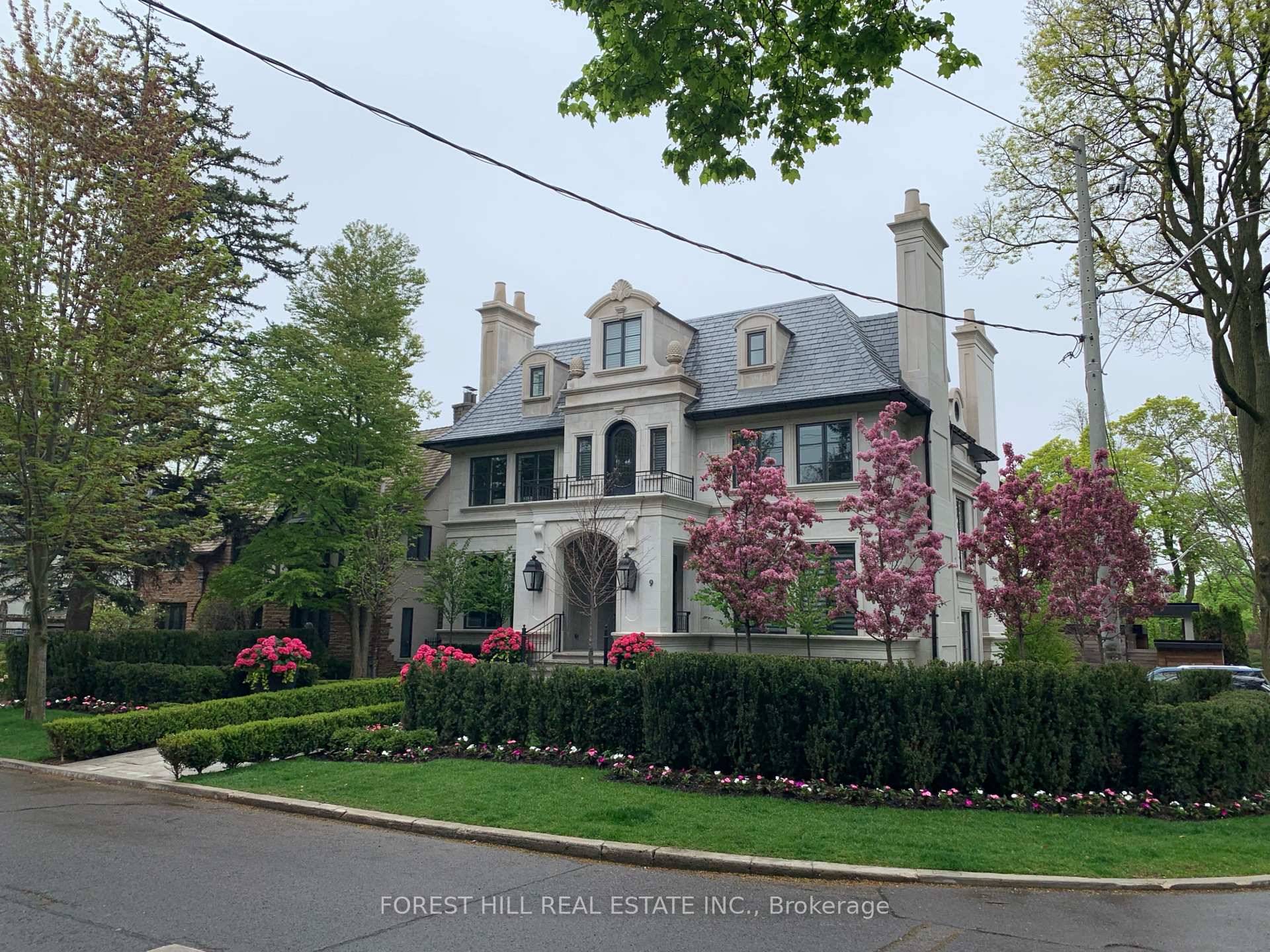 Welcome to this elegant and magnificent Forest Hill residence.