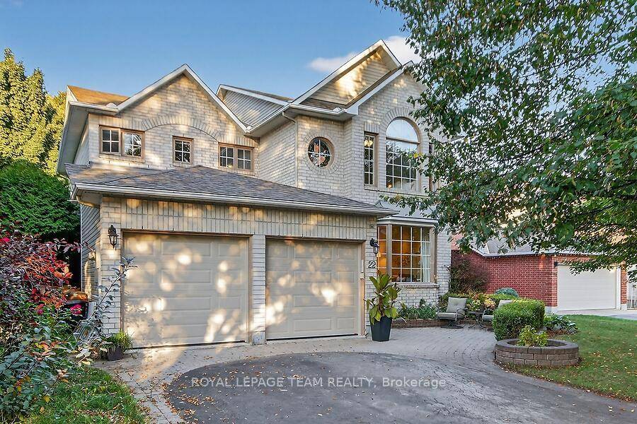 OPEN HOUSE SUNDAY, OCTOBER 19TH Welcome to 22 Birchfield Avenue, tucked away on a quiet, private street.