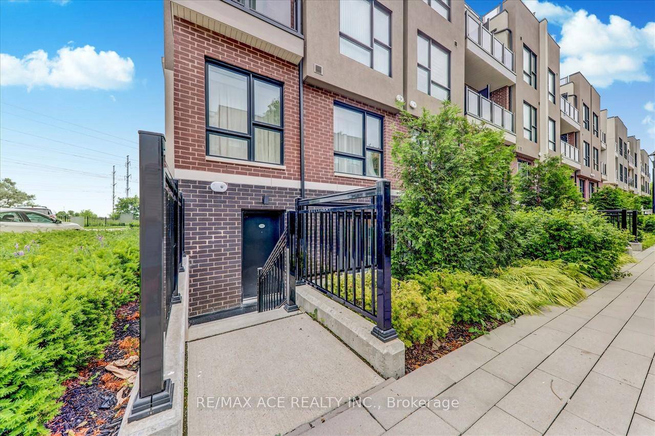 Come Home To This Beautiful 2 Bedroom Den, 2 Baths Townhouse In The Rouge Valley Community.