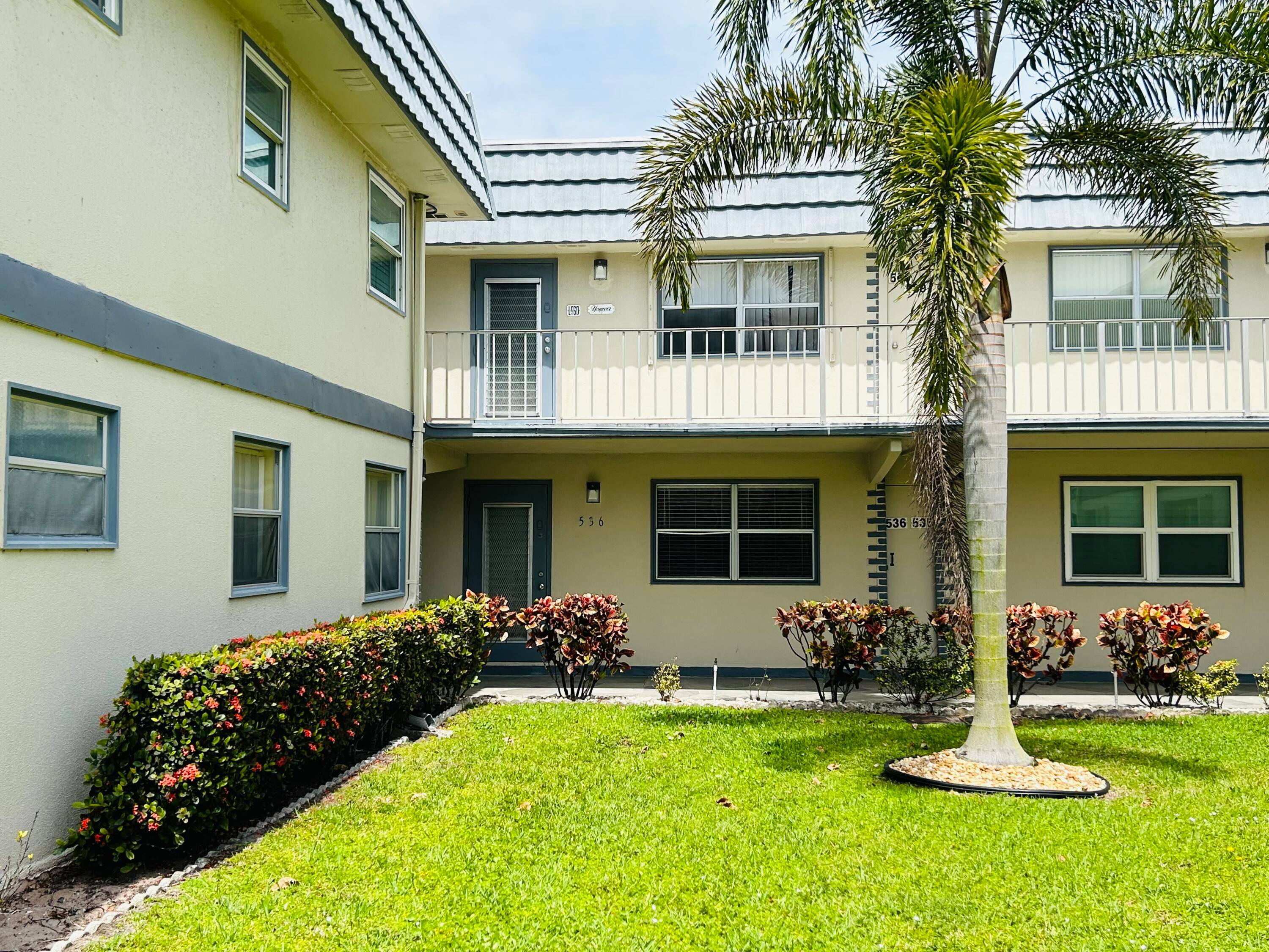 Vacant, easy to show, TURNKEY READY updated corner unit.