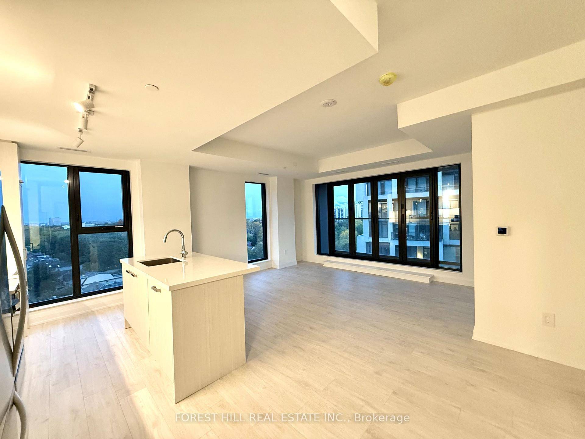 Experience modern Midtown living at its finest in this bright, corner suite at Y amp ; S Condos perfectly situated in the heart of Toronto's vibrant Yonge amp ; Eglinton ...