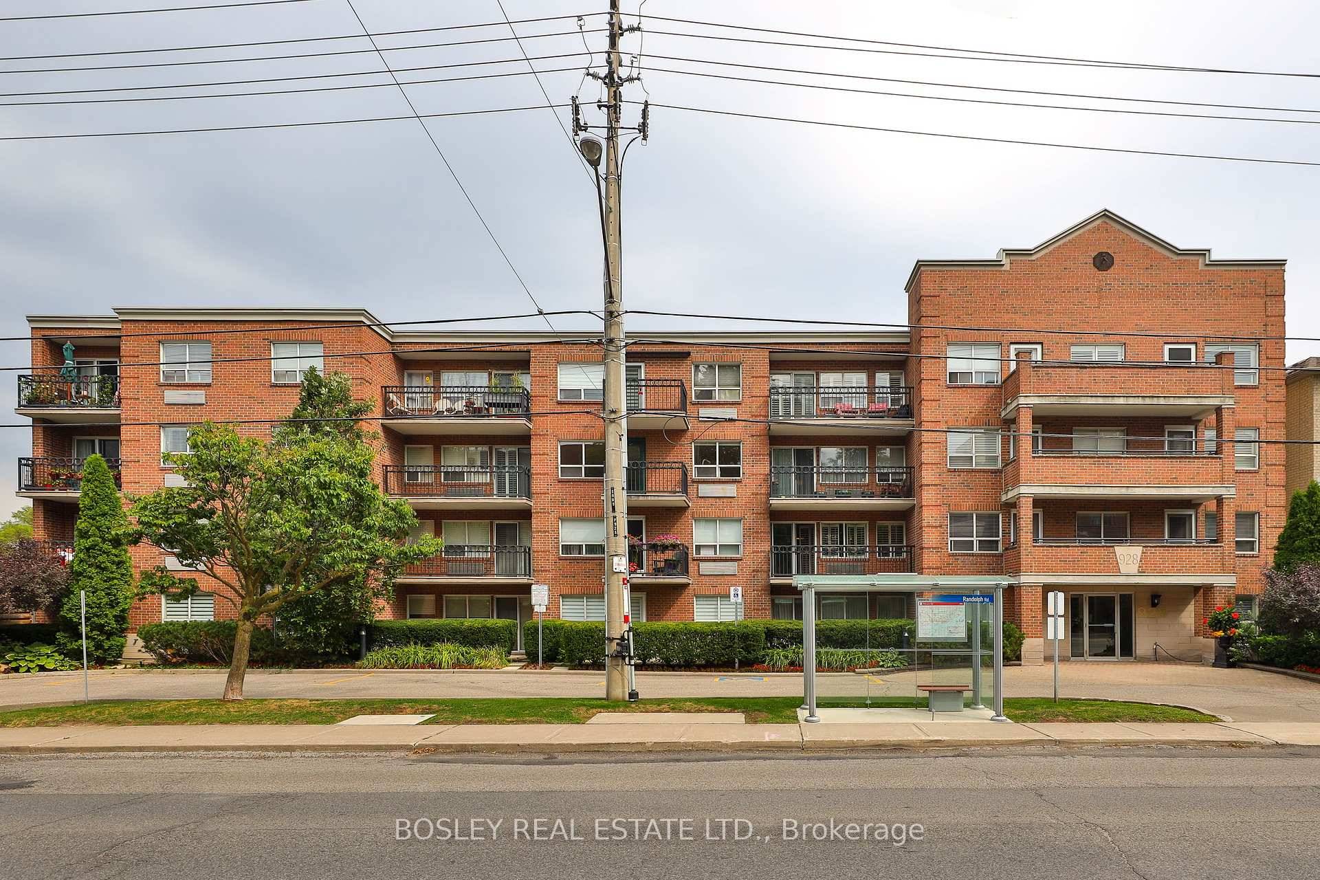 You will enjoy this spacious one bedroom unit offering comfort, privacy, and convenience in this much sought after South Leaside low rise condo building.