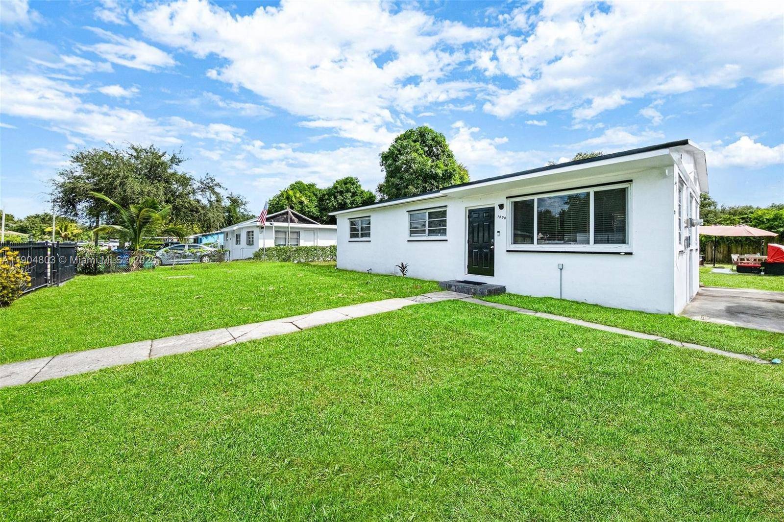 Discover this 3 bedroom residence centrally located to I 95, Downtown, Wynwood, amp ; more !