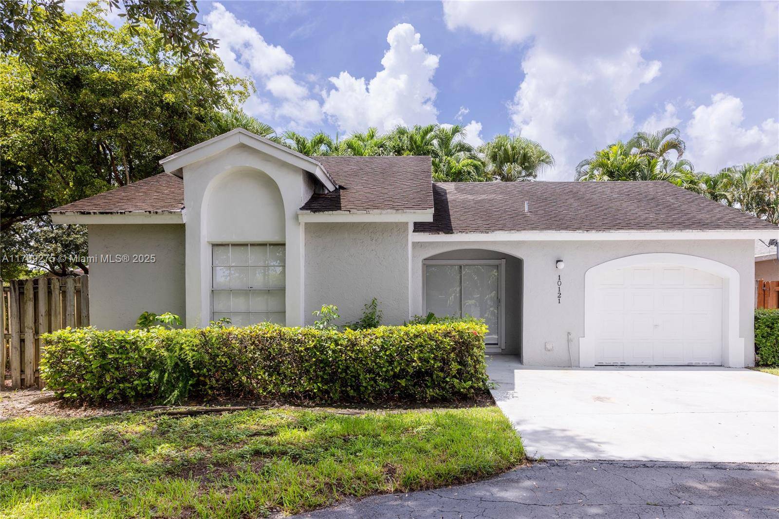 Discover an excellent opportunity to live in one of Doral's most prestigious communities Doral Park.