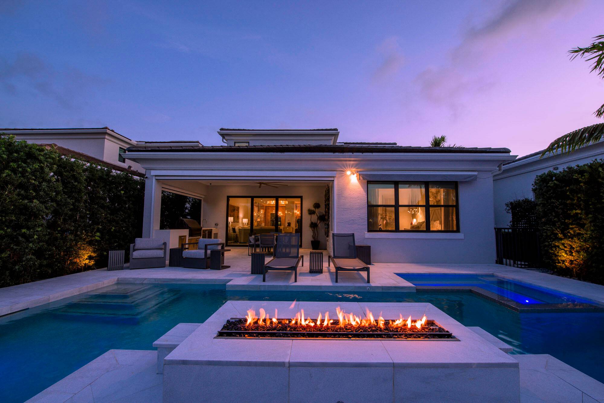 Welcome to a modern masterpiece in Artistry Palm Beach, with access to top amenities and proximity to world class dining, shopping, and beaches.