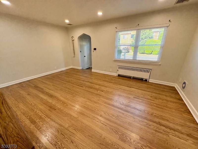Welcome to 17 Overlook Place, Fair Lawn !