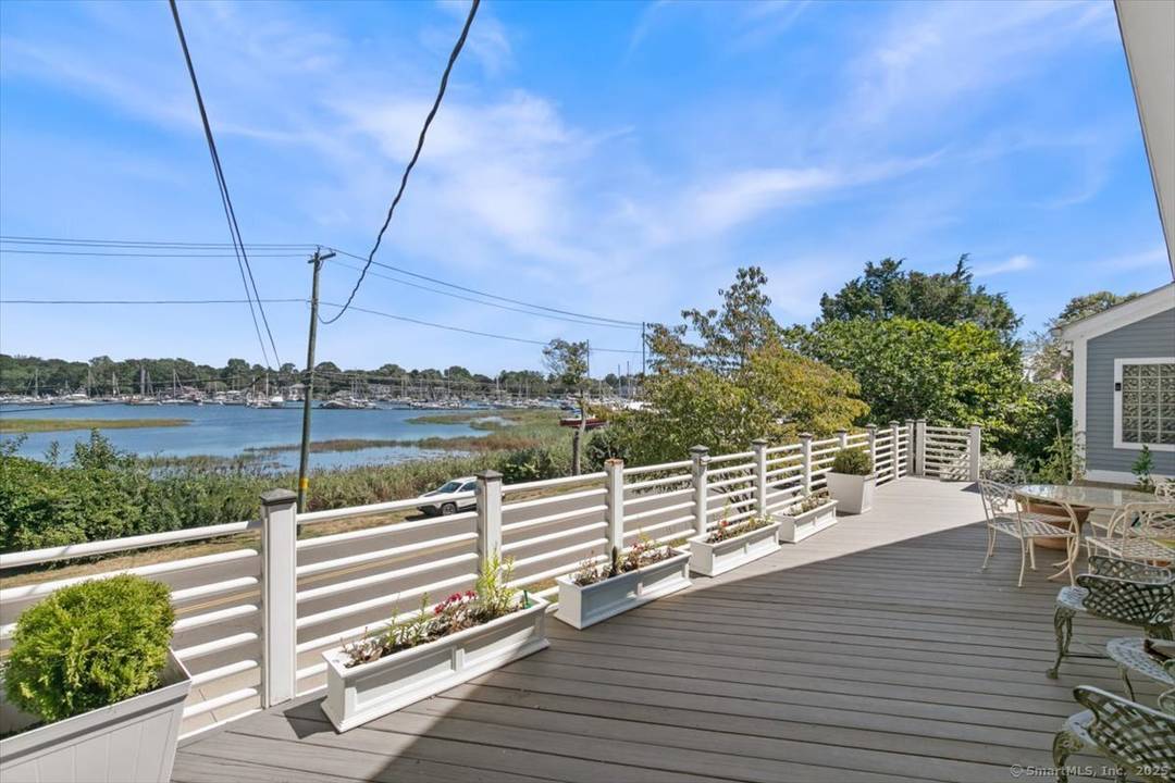 Short Term Rental with Direct Harbor Front !