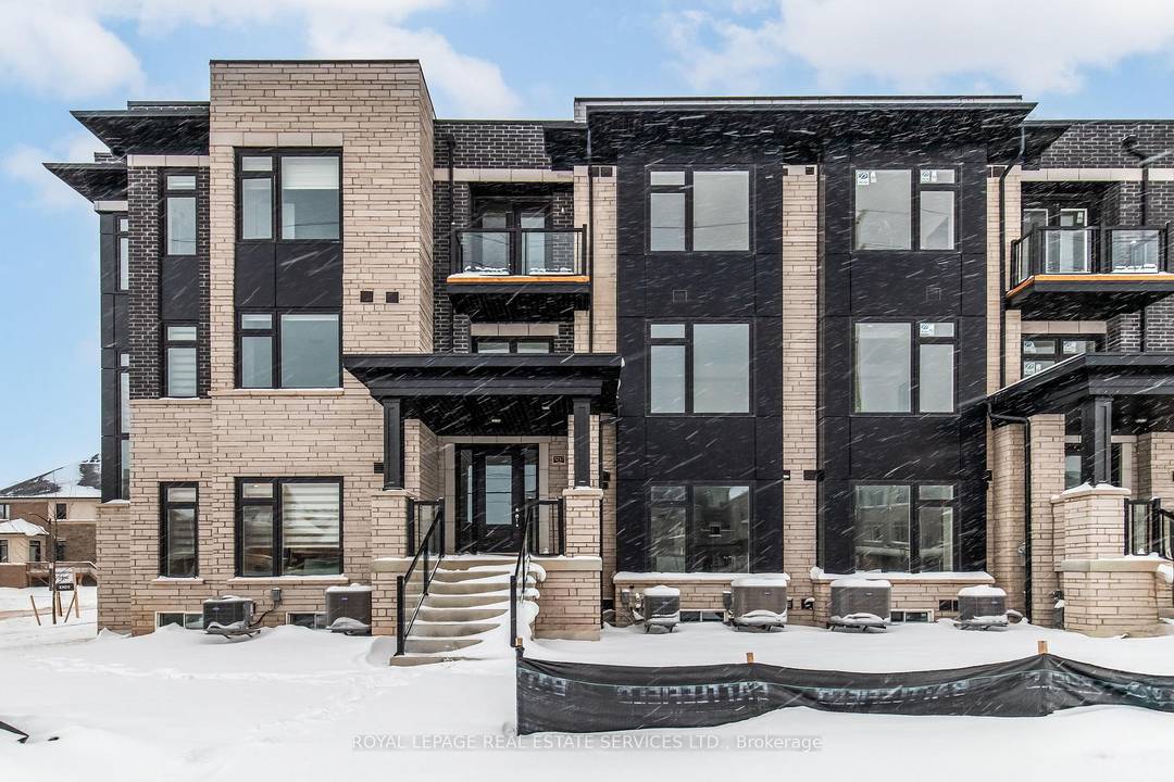 Be the first to live in this spectacular, newly built Fernbrook duplex townhome !