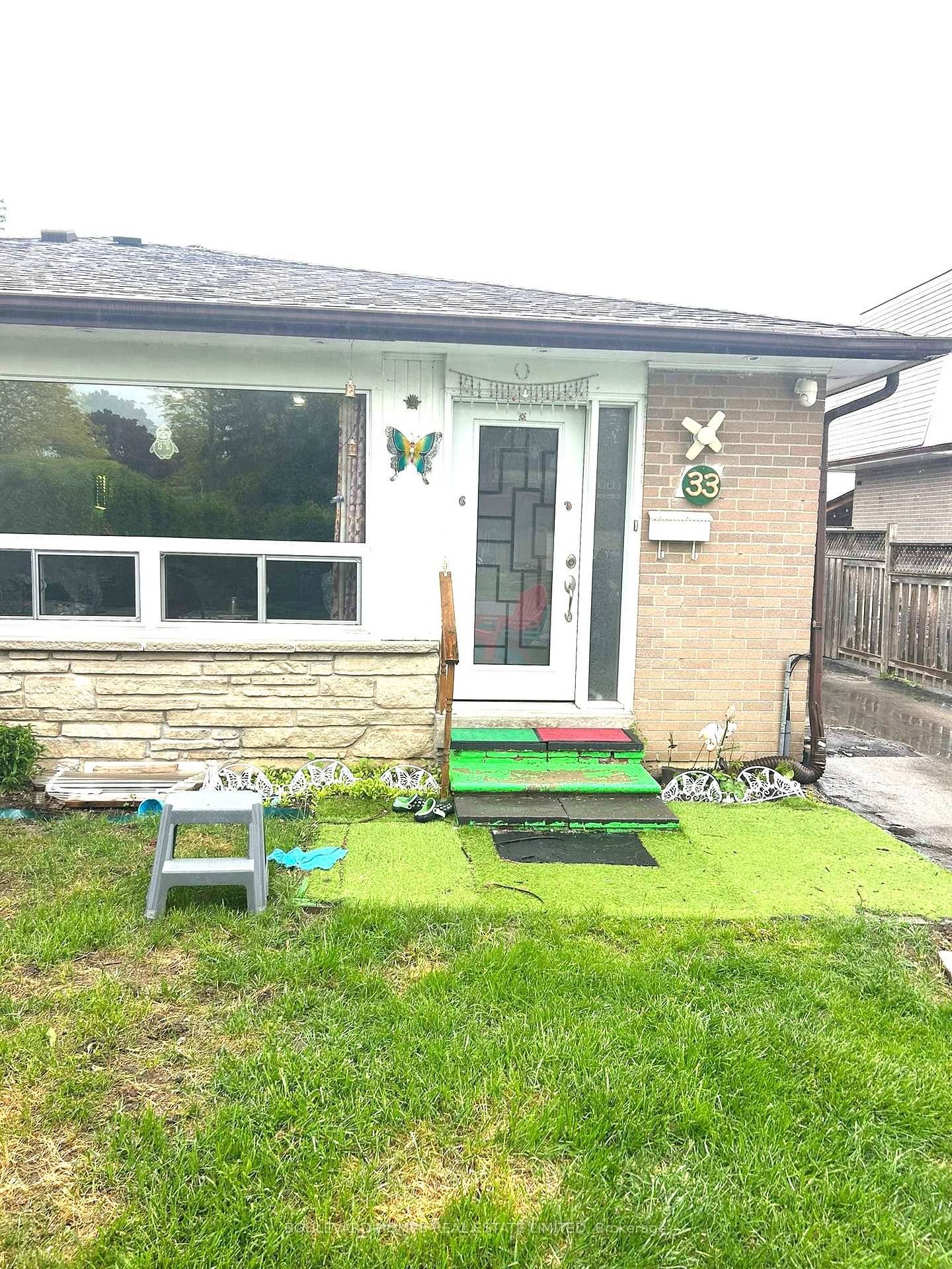 Beautifully Upgraded Semi Detached Bungalow for Lease in Prime Brampton Location.