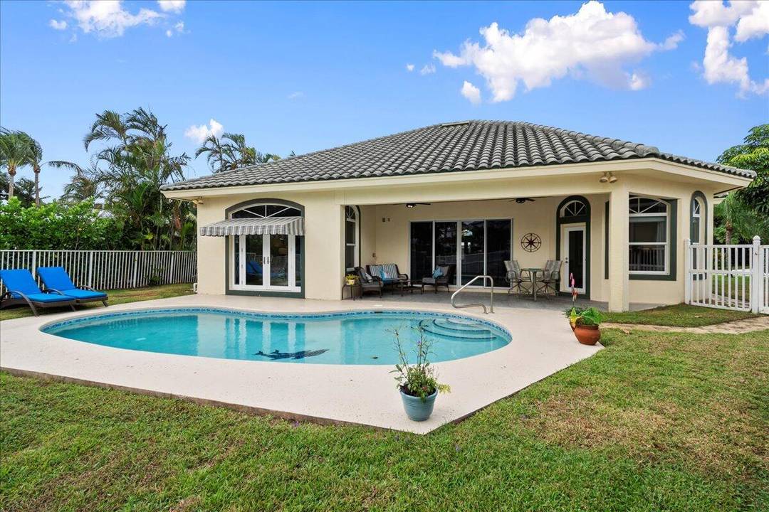 Welcome to waterfront paradise in Jupiter's prestigious Waterway Village !