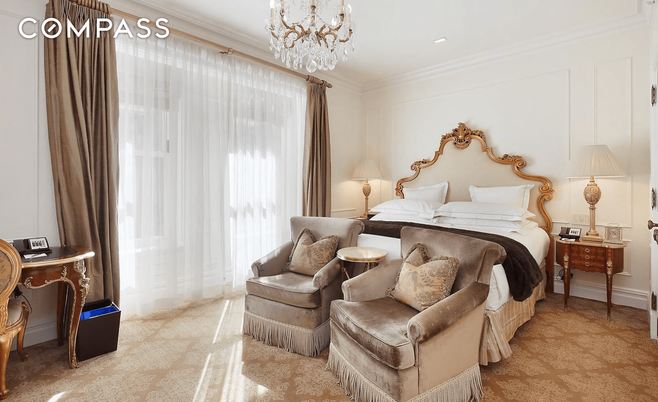 One of the highly coveted Plaza Suites, this beautiful unit measures approximately 476 sq ft 44.