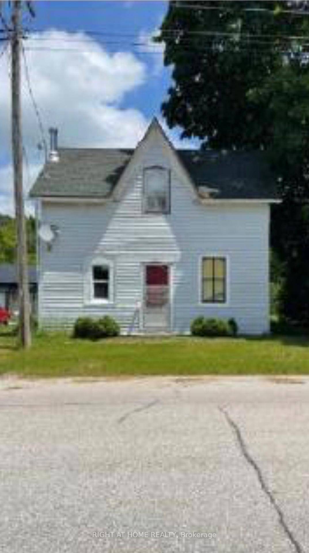 Welcome to the remote, rural community of Desboro 17Km S W of Owen Sound Detached 1.