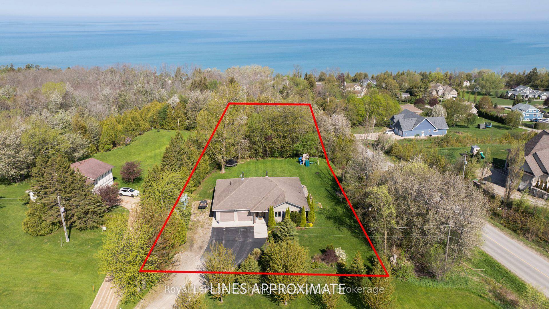The best combination of beach life, privacy and country living, all rolled into one !