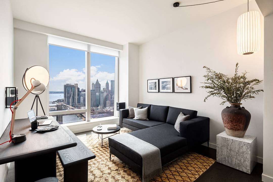 ONE MANHATTAN SQUARE OFFERS ONE OF THE LAST 20 YEAR TAX ABATEMENTS AVAILABLE IN NEW YORK CITY Residence 61L is a 709 square foot one bedroom, one bathroom with an ...
