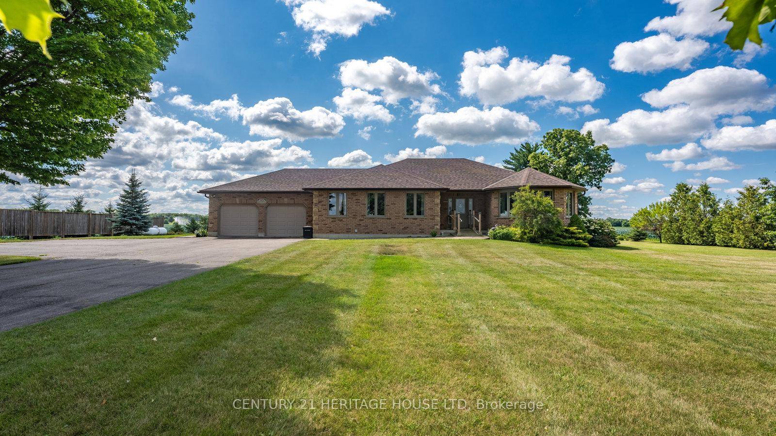 Welcome to your peaceful country escape over an acre of land just minutes from town.