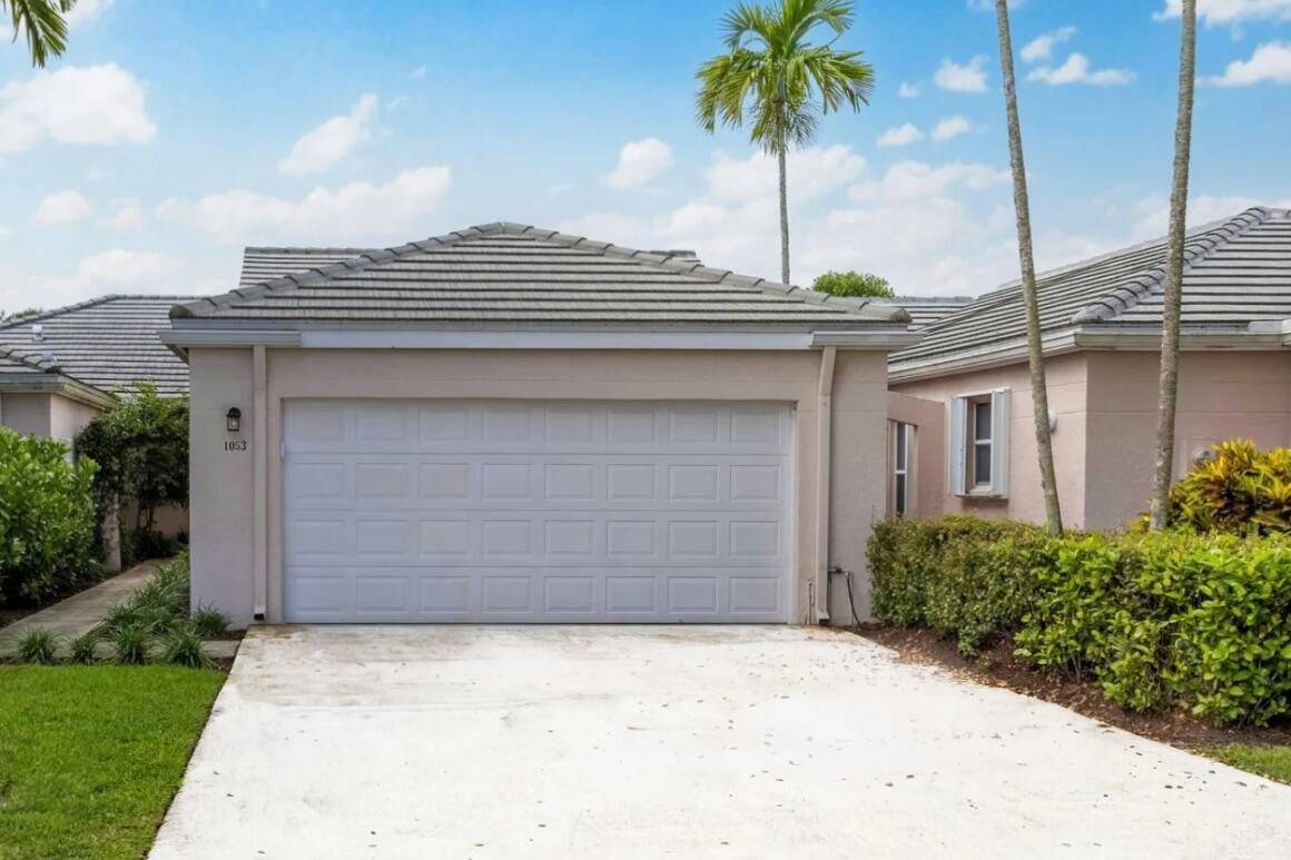 Discover the perfect blend of luxury and tranquility in this breathtaking 2 bedroom, 2 bathroom lakefront townhouse.