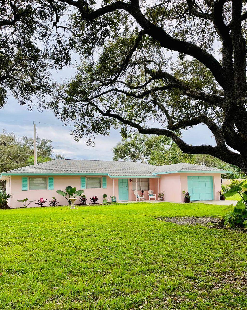 Beautiful 1 3 acre homesite in the heart of Palm Beach Gardens.