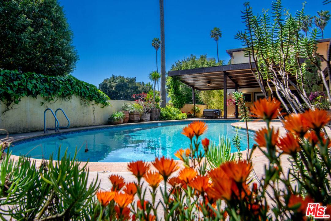664 S Highland Ave 4BR Hancock Park La