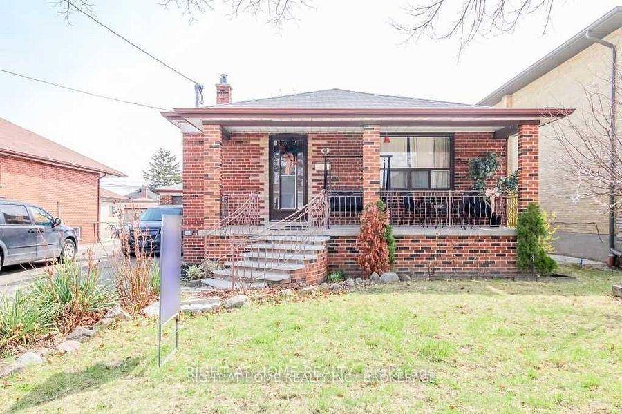 Location Location ! Fully Newly renovated just now and no one lived after the fresh renovation, You will be the first.