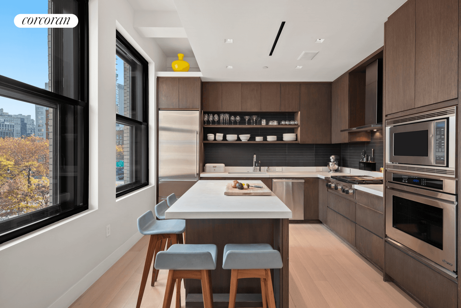 Enchanting open sky views, historic loft proportions and sleek modern design define this sun kissed split four bedroom, three bathroom loft featuring a home office and separate den in a ...