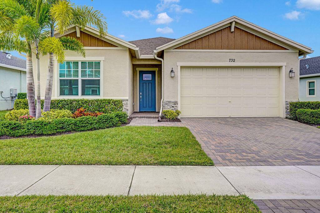 Beautiful lakefront 3 3 home w office in the vibrant 55 gated community of Veranda Preserve.