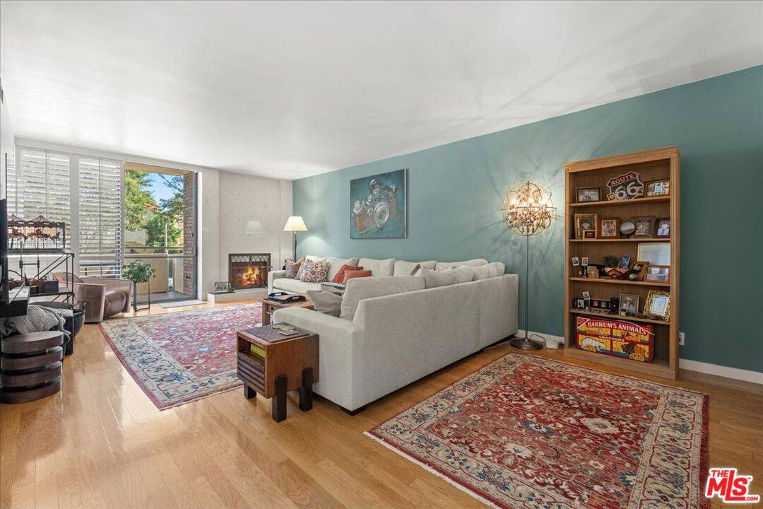 211  S Spalding Dr 2BR Beverly Hills La