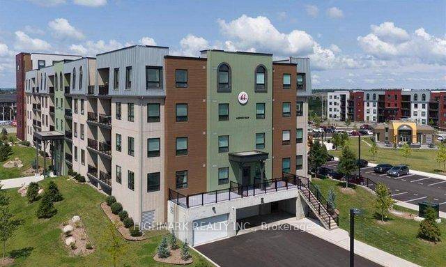 Cozy bright and spotless 2BDRM DEN condo unit in Fennel One in remarkable Bistro 6 complex !