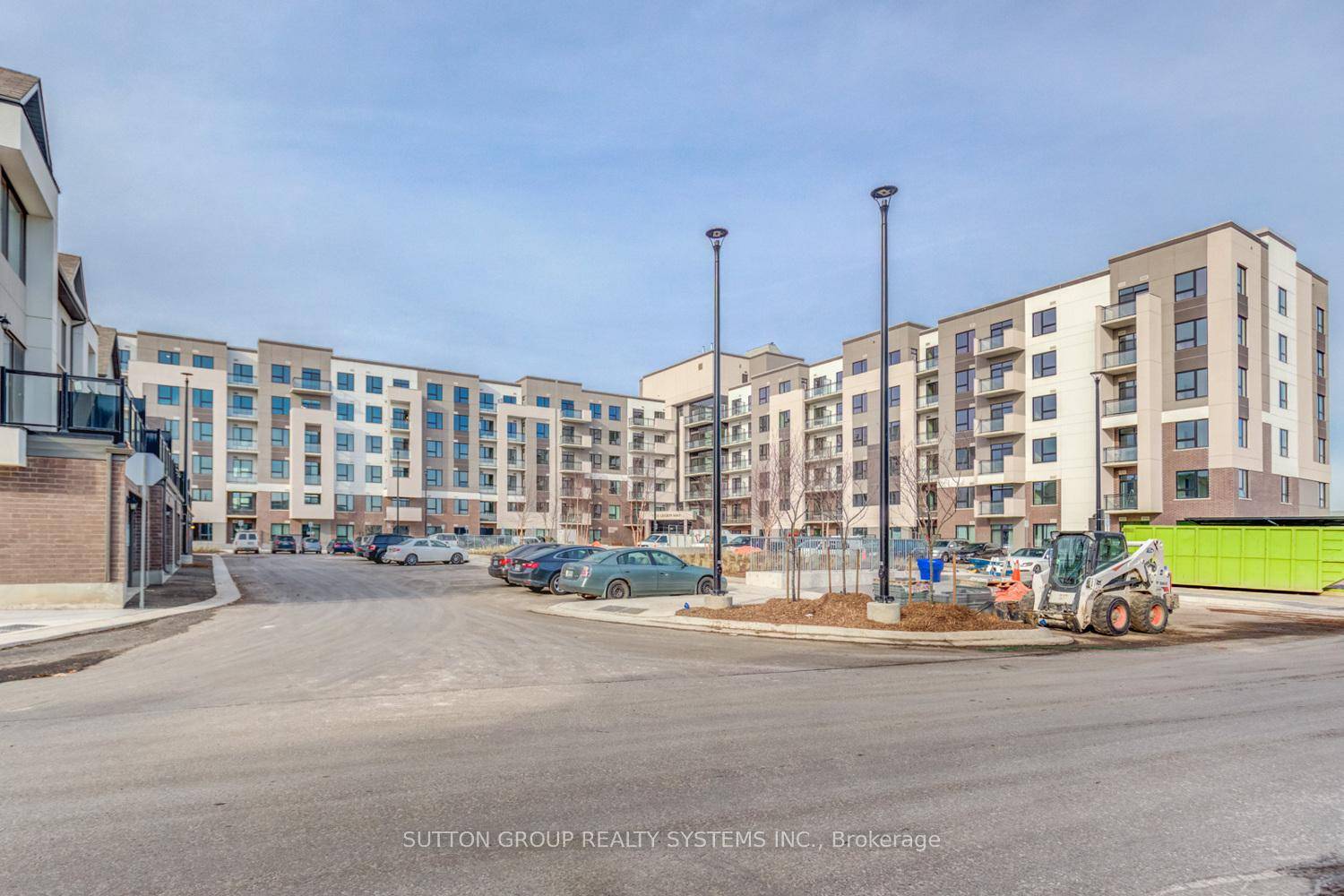 Bright and spacious south facing 2 bedroom plus den suite in The Residences of Hawthorne South Village by Mattamy in Milton !