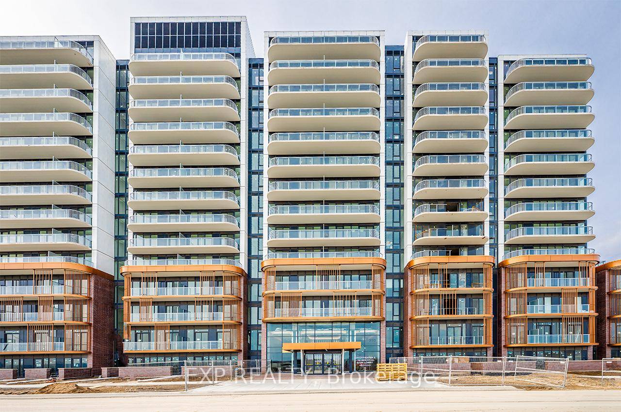 This is a magnificent condo that offers resort style living right on the waterfront in the heart of Port Credit.