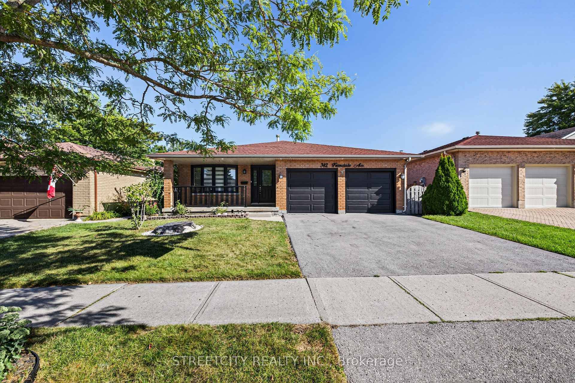 Welcome to 342 Ferndale Avenue in sought after Cleardale !