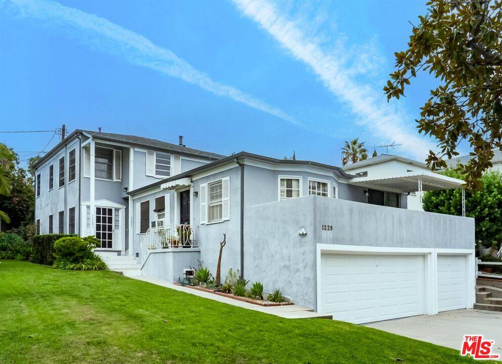 1229 Smithwood Dr 5BR Beverlywood La
