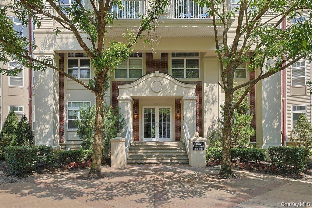 The Harbors, Runnn to see this spacious 2 bedroom, 2 bath, End unit with a deck.