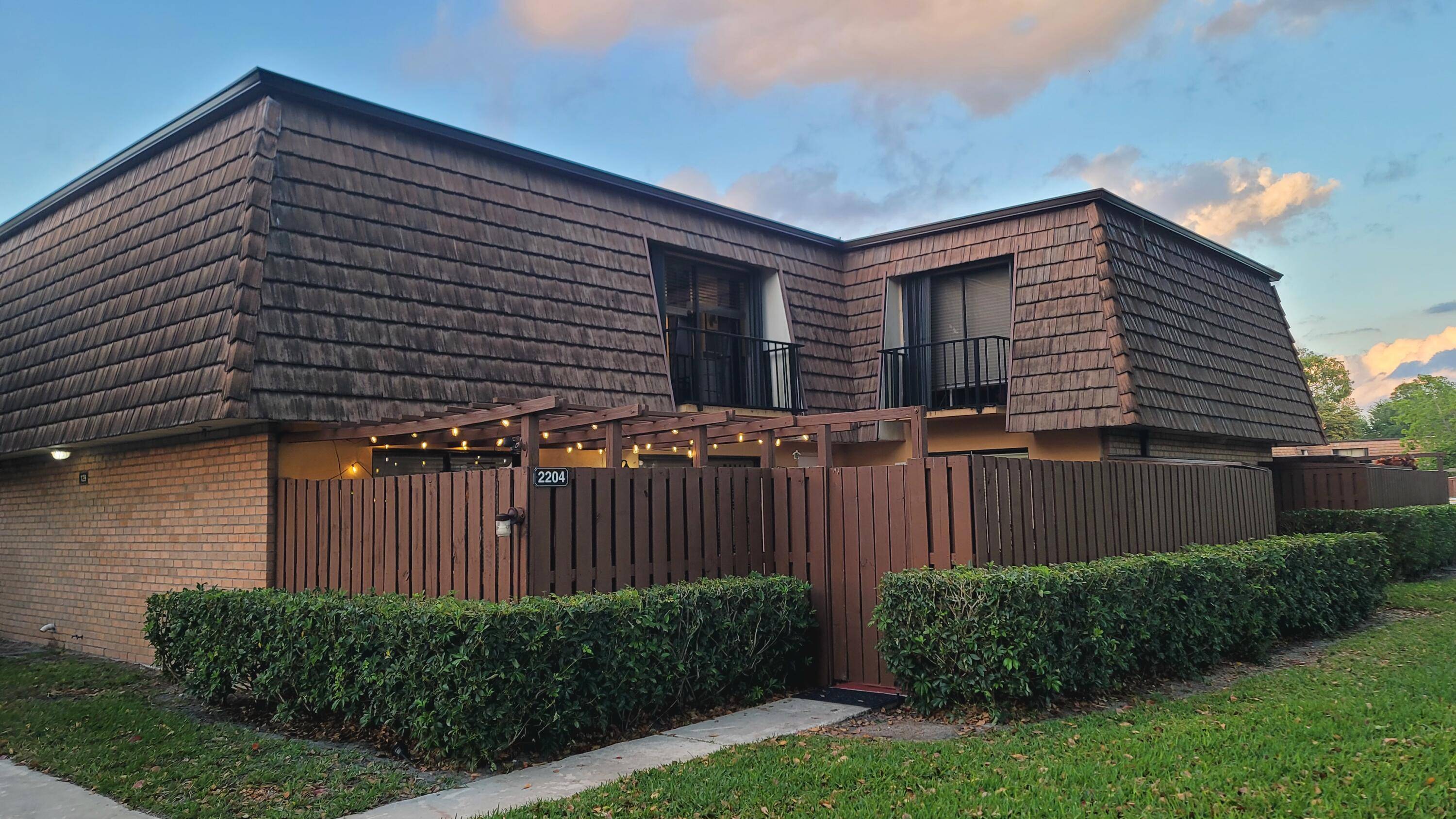 Enjoy competed renovated, this beautiful 2 bedroom 2.