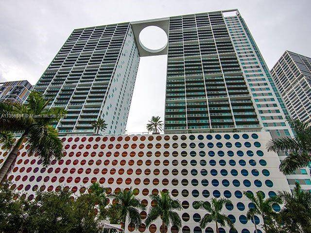 Bright lovely 2 2 CORNER unit with water city views at 500 Brickell !