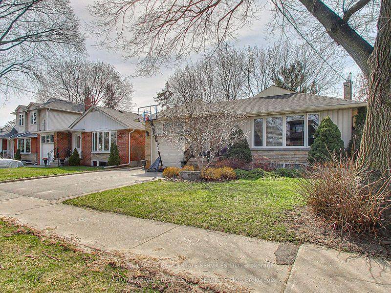 Welcome to your new home in the sought after Norseman Heights district !