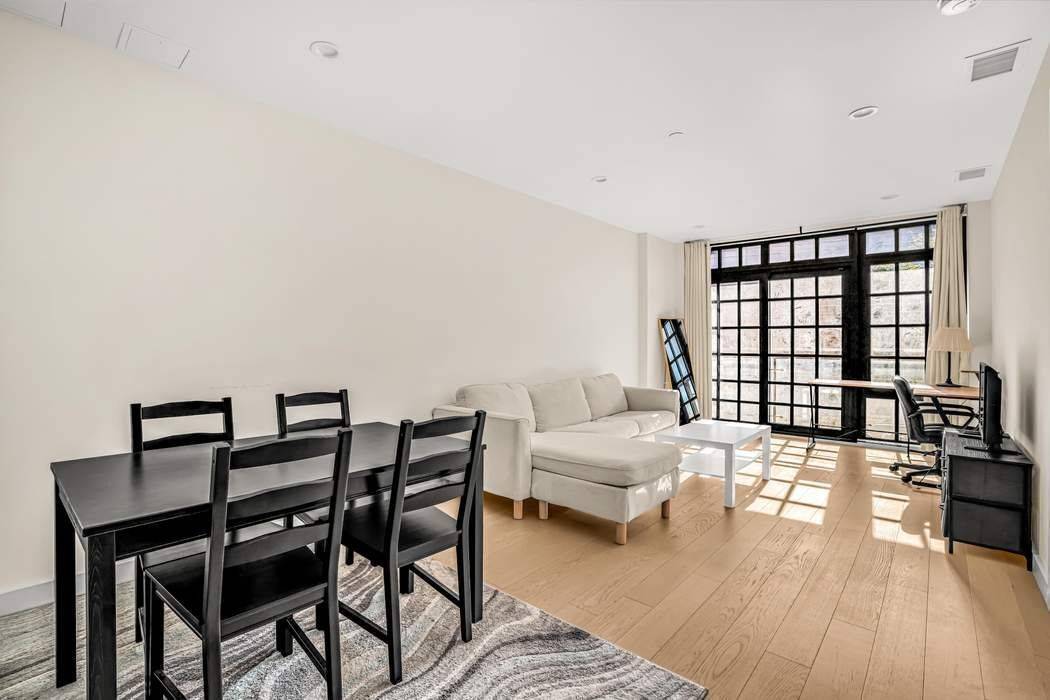 Move right into this immaculate 613 sq ft one bed, one bath home in the boutique NOVO LIC building.