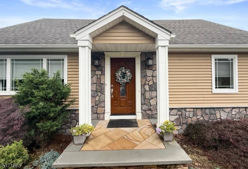 Welcome to this beautifully maintained home offering the perfect blend of comfort, style, function.
