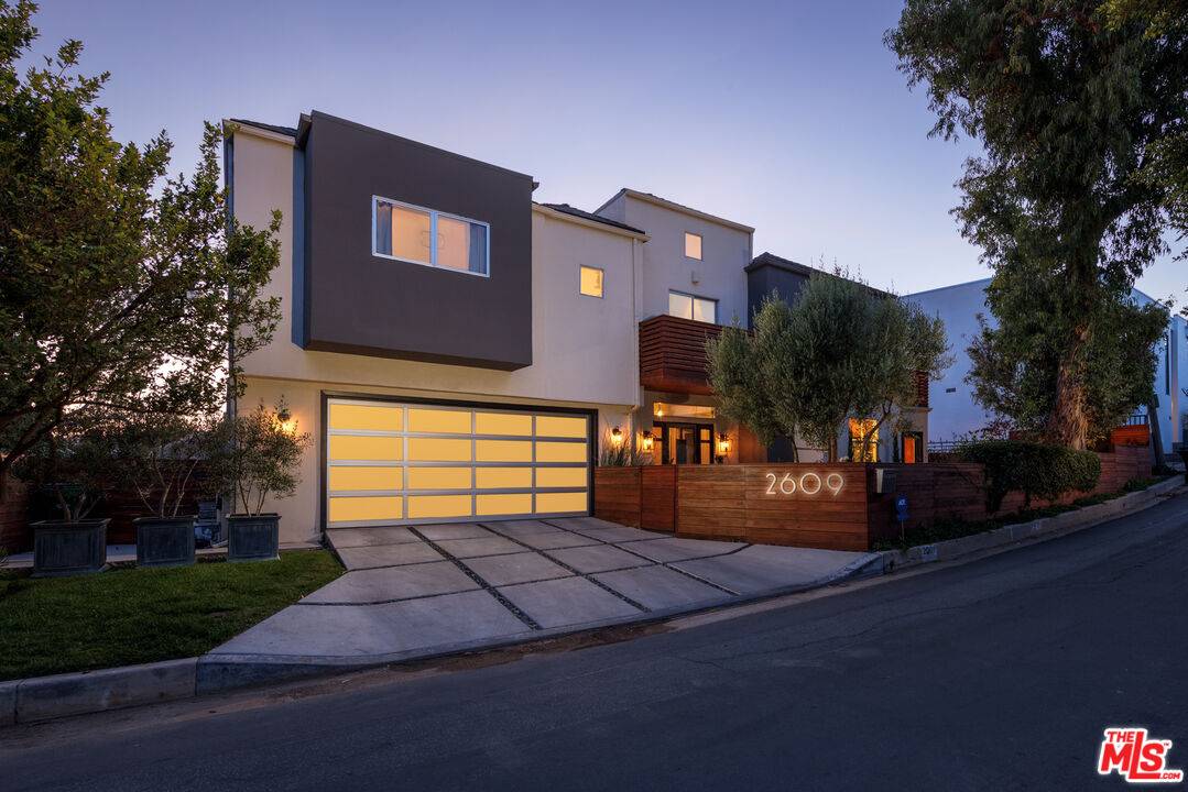 2609   Creston Dr 4BR Hollywood Hills East La